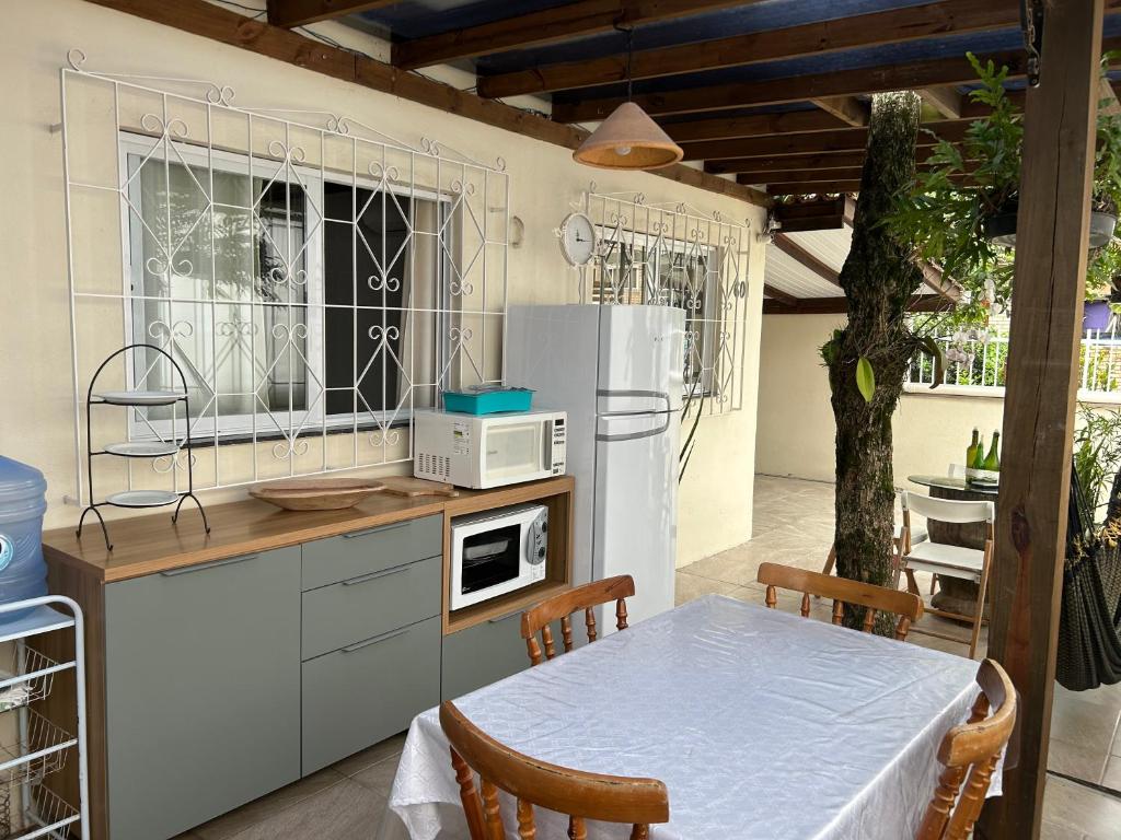 Rua Pescada Amarela Bombinhas